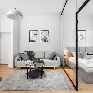 Modern Centrally Located - By Upstairs Apartament Kraków